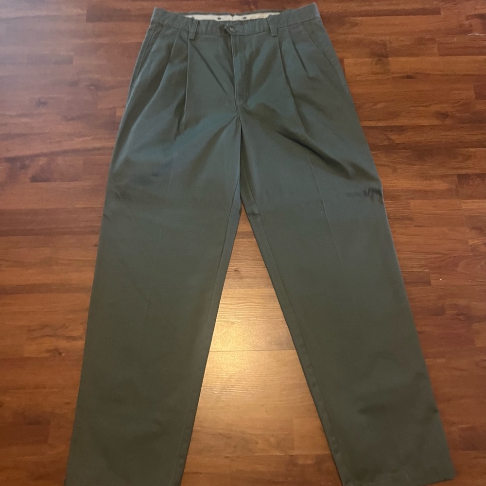 Dockers Men's Olive Chinos